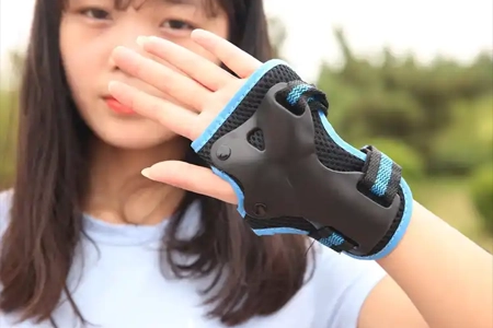スポーツプロテクターの柔らかく快適なフィット感